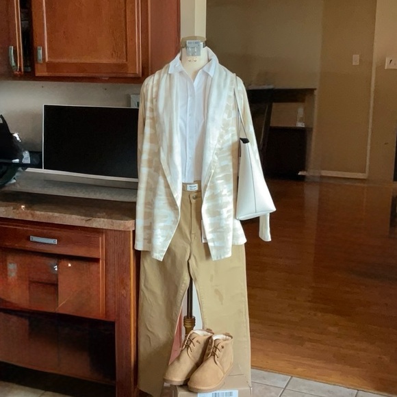 COACH Leather Town Tote in Chalk, NWT - Picture 4 of 16